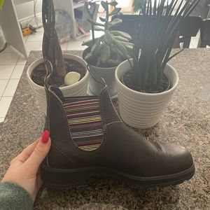 Barely worn brown and rainbow Blundstone boots. Size 4 men’s /6.5 women’s